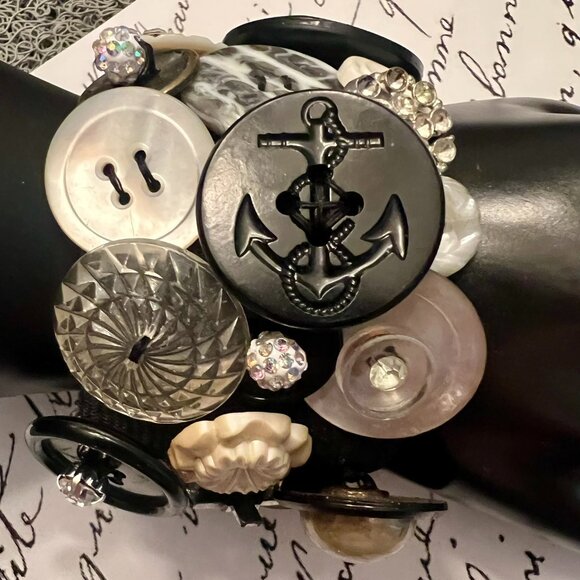 Exquisite Chunky CUFF/BRACELET/BANGLE Adorned w/Vintage Buttons and Rhinestones - Picture 6 of 6